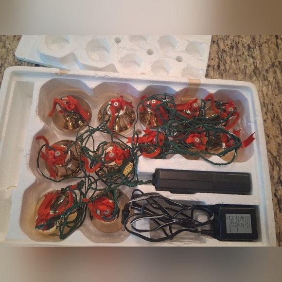 Vintage Ye Merrie Minstrel Caroling Christmas Bells 12 Musical 25 Songs Tested - Picture 4 of 4